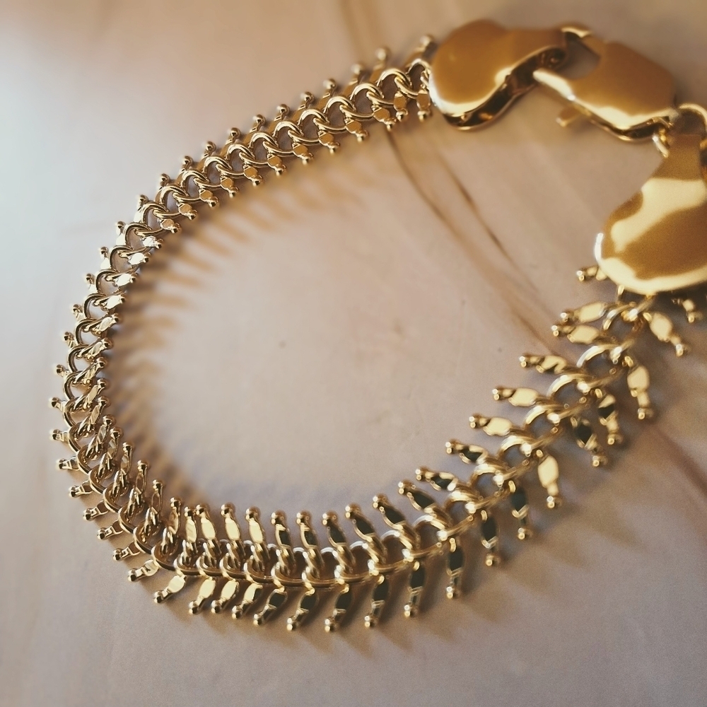 18K Gold Plated Fishbone Bracelet – Waterproof & Tarnish-Resistant
